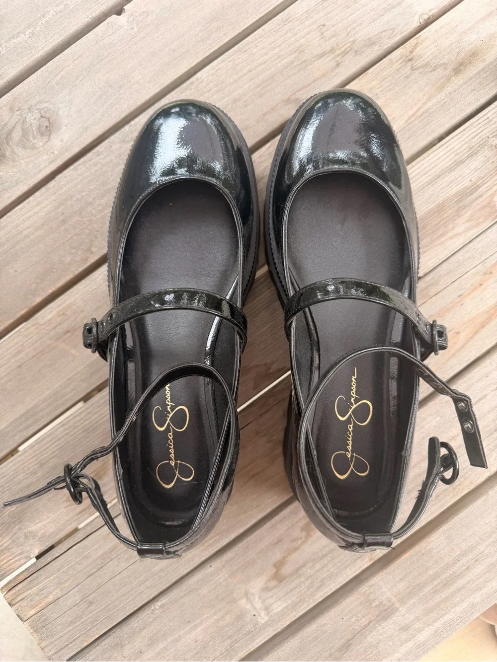 Jessica Simpson sleek black